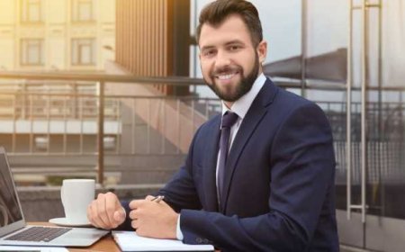 7 Types of LinkedIn Posts That Turn Followers into Paying Clients